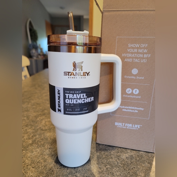 Stanley Quencher 40 oz Stanley x Magnolia cream and copper Rare NIB - Picture 2 of 16